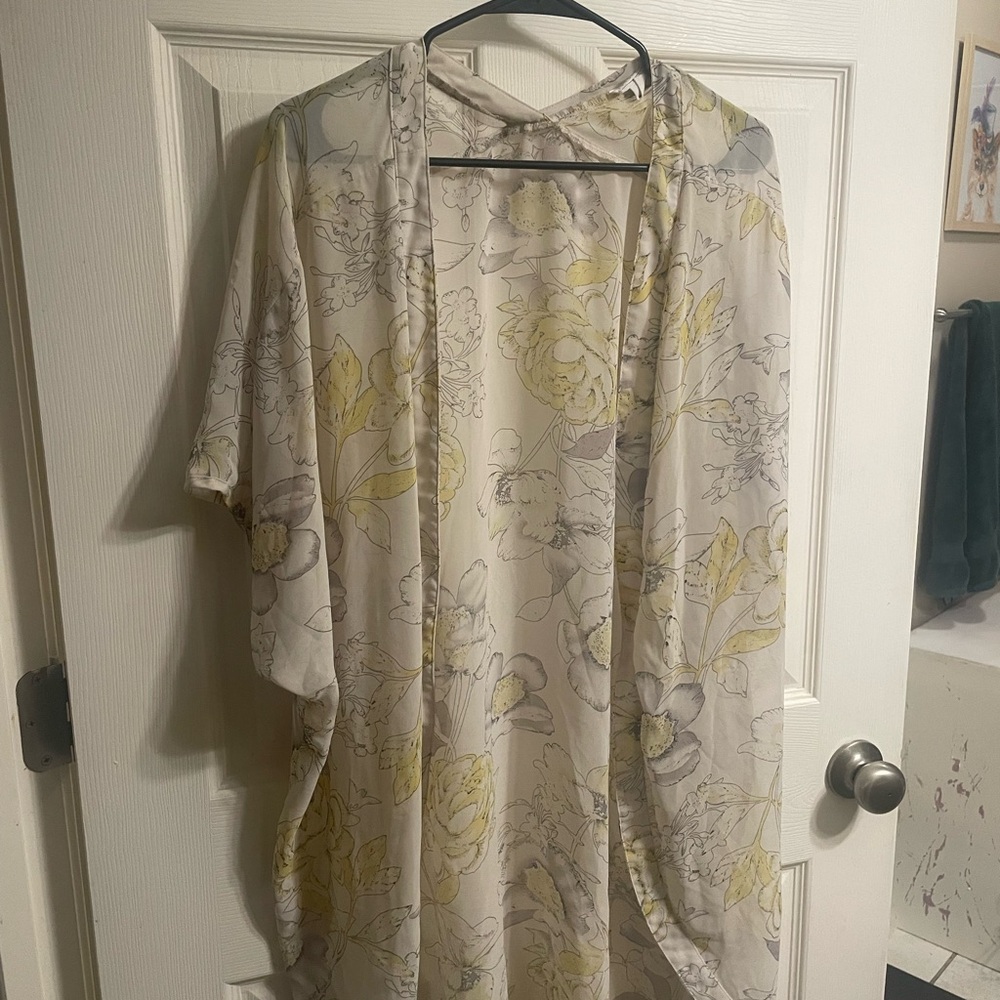 Love Riche Yellow and Gray Floral Kimono